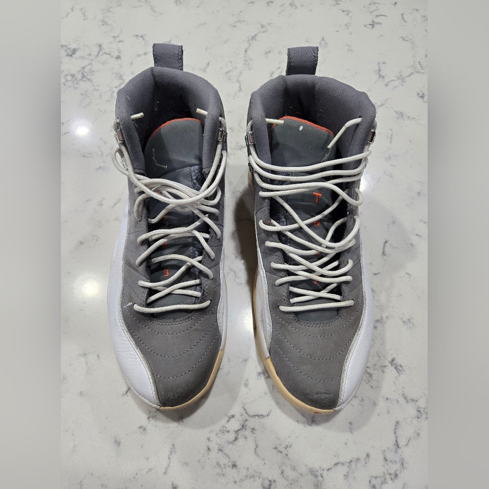 Men's Gray and White High-Top Sneakers Size 9 Michael Jordan 23